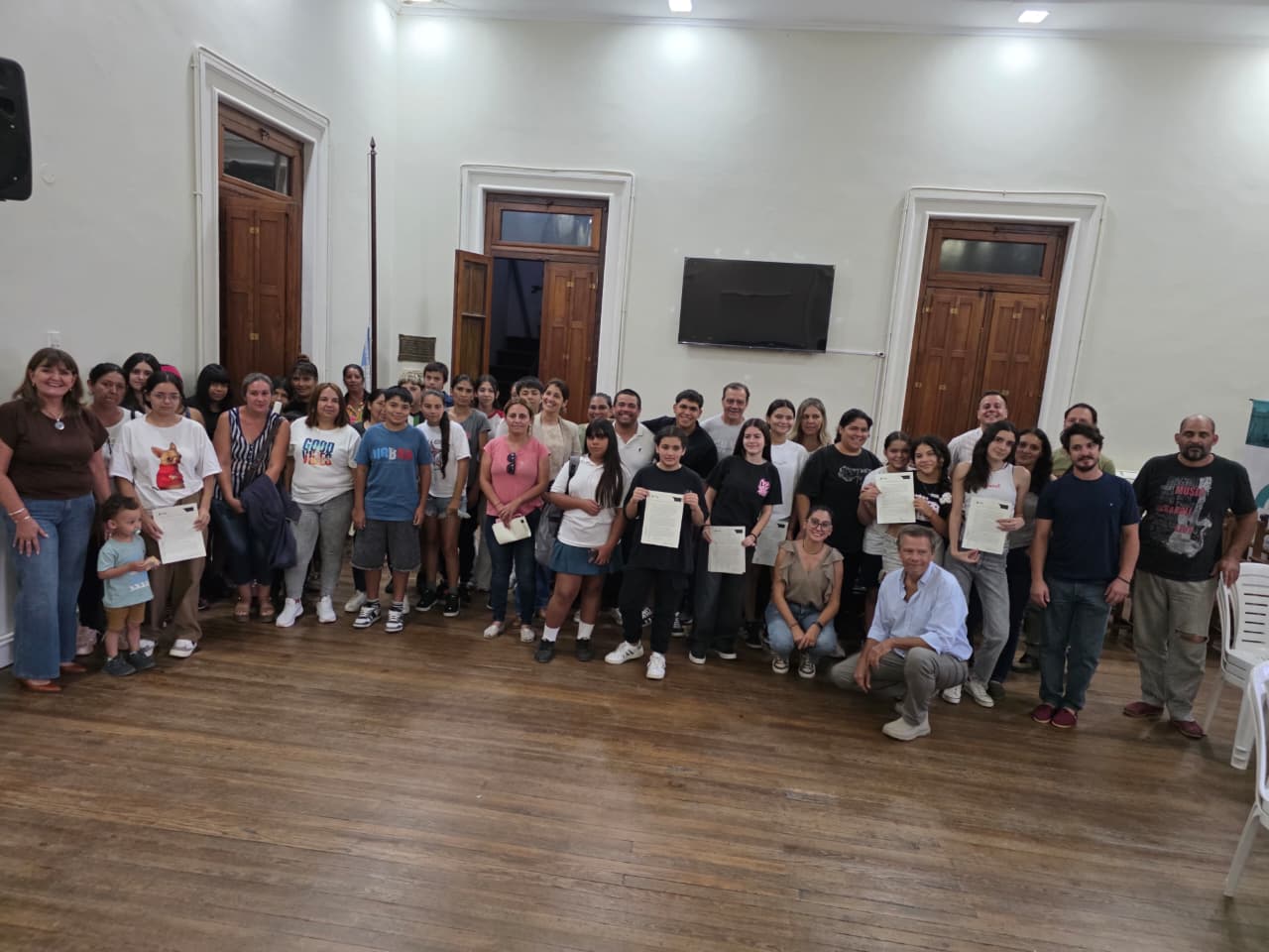 Entregaron becas municipales para estudiantes de nivel secundario, terciario y universitario